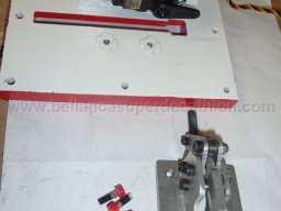 Towing hook assembly (32)